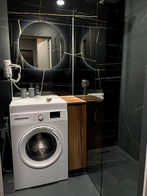 Park Unit ! Puskin Street Apartment